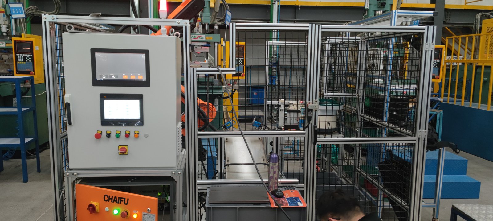 汽车门把手自动化镶嵌工作站第 3 张案例图片